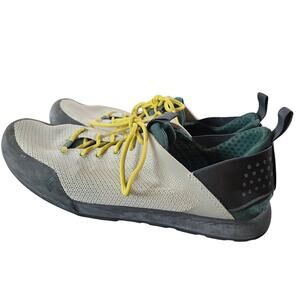 Black Diamond Session Approach Shoes in the Birch/Carbon colorway size 11